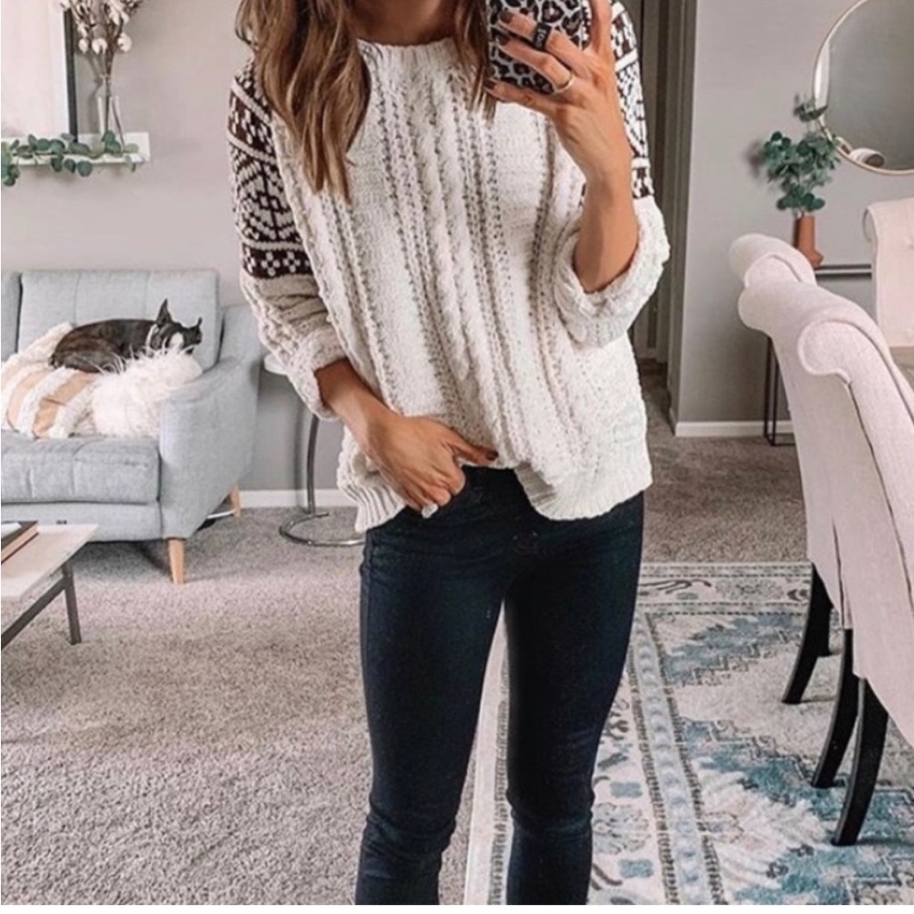 🆕 En Crème Chenille Aztec Sweater
